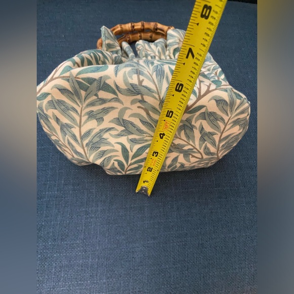 NWOT Cute Fabric Handbag with Bamboo Round Handles Cream & Blues Leaf Branches - Picture 13 of 14
